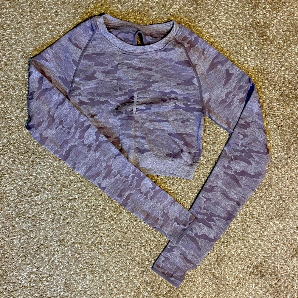 Purple camo stretchy long sleeve workout crop top with back cut outs